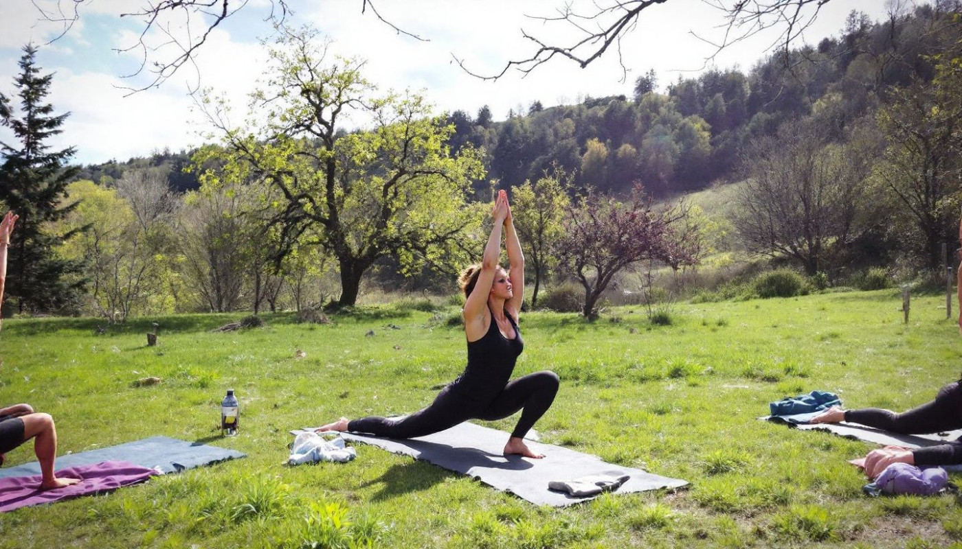 Quels bénéfices attendre des cours de yoga à Poitiers pour votre bien-être ?